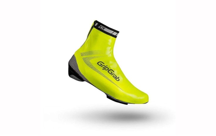 GripGrab RaceAqua Hi-Vis, XL 44-45 GripGrab antbačiai lengvi, vandeniui atsparūs ir aerodinaminiai, apsaugo nuo vėjo, pagaminti iš tamprios, vandeniui atsparios medžiagos, rekomenduojama MTB bateliams ir tinka daugumai pedalų modelių
