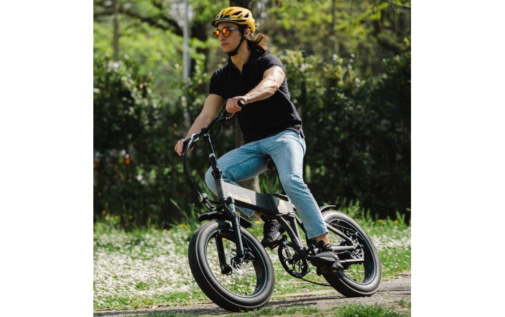 Folding electric bicycle ITALWIN K2 XL (36V / 10.5 Ah), white
