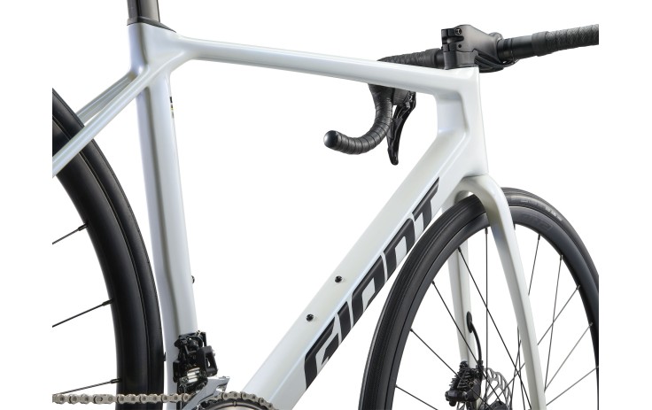 Road bike GIANT TCR Advanced 2 KOM (2025) Illusion White (S)