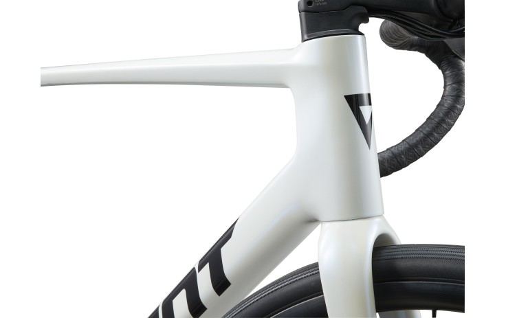 Road bike GIANT TCR Advanced 2 KOM (2025) Illusion White (S)